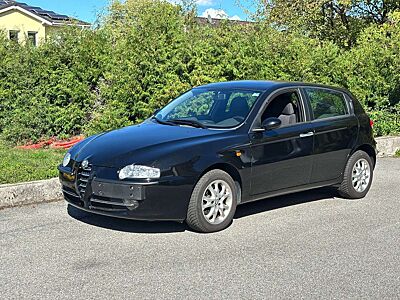 Alfa Romeo 147 147  3-Türer 1.6 Twin Spark ECO Distinctive