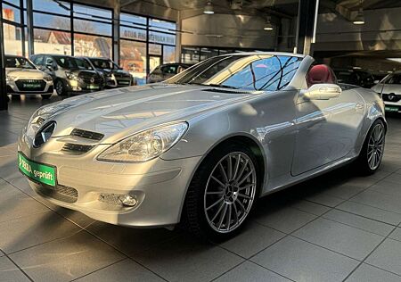 Mercedes-Benz SLK 200 Kompressor SHZ Navi Sportfahrwerk uvm.