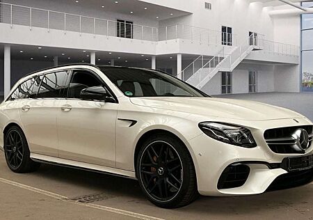 Mercedes-Benz E 63 AMG E63S*AMG*4M*DESIGNO*360°ACC*HUD*LED*AHK*WEBASTO*