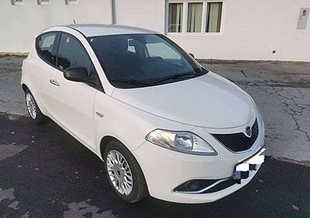 Lancia Ypsilon VPC 1.2 8V 69 CH STOP&START ELLE