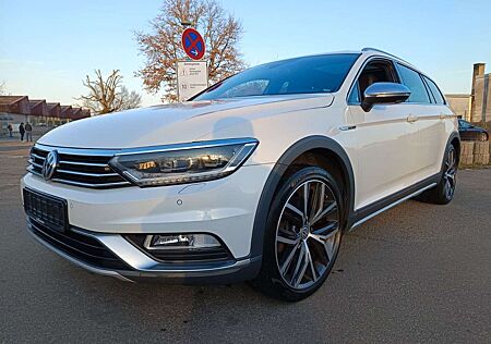 VW Passat Alltrack Volkswagen 4Motion Panorama / Leder / LED