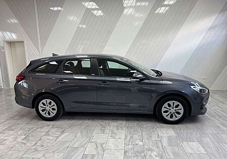 Hyundai i30 cw 1.4 Navi PDC Kamera 8x bereift Garantie