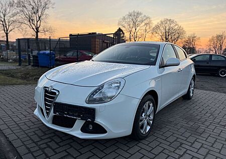 Alfa Romeo Giulietta Turismo TÜV FRISCH/2. HAND/SEHR GEPFL