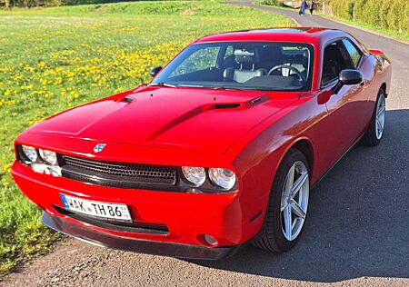 Dodge Challenger 5.7 R/T mit Schaltgetriebe und Gasanlage