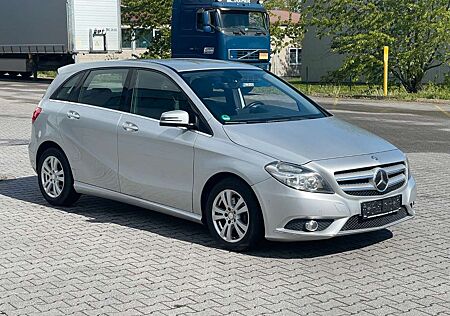 Mercedes-Benz B 200 Automatik* Navi* Scheckheft* TÜV 2026*