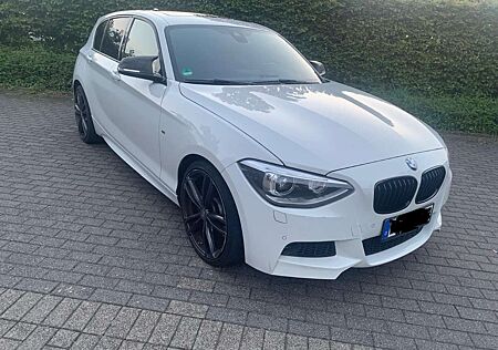 BMW 118i 118 Aut. M-Paket Alcantara Schiebedach Sitzheizun