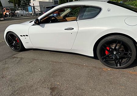 Maserati GranTurismo GrandTurismo satin weiss