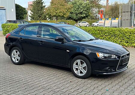 Mitsubishi Lancer 1.5 *Lückenlose Wartung *Hu Neu *Klima.