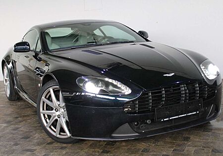 Aston Martin V8 Vantage 4,7i, Scheckheft gepflegt bei