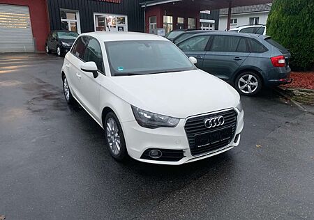 Audi A1 attraction*TÜV/INSP/BREMSEN/REIFEN NEU*SHZ*