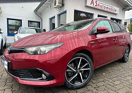 Toyota Auris Hybrid Team D