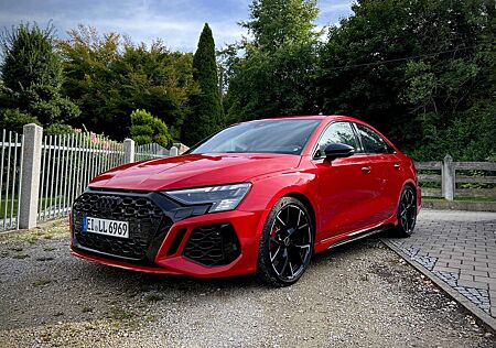 Audi RS3 8Y quattro Limousine,HuD,ACC,Garantie,B&O