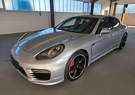 Porsche Panamera GTS