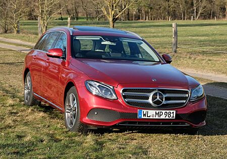Mercedes-Benz E 220 E-Klasse T-Modell, Standheizung, GSD, AHK, Command Plus, MultibeamT 9G-TRONIC Avantgarde