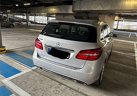 Mercedes-Benz B 180 7G-DCT Peak Edition