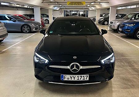 Mercedes-Benz CLA 200 d Schwarz