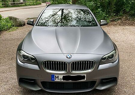 BMW 550 5er Touring Diesel M550d xDrive Touring Sport-Aut.