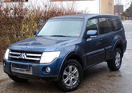 Mitsubishi Pajero 3.2DI-D Invite/1.Hand/Scheckheft gepflegt