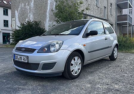Ford Fiesta tüv+ Neue Wartung. Neue Reifen.