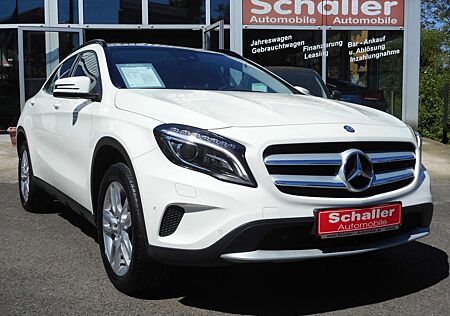 Mercedes-Benz GLA 180 7G-DCT Style, Panoramadach, Kamera, Xenon!