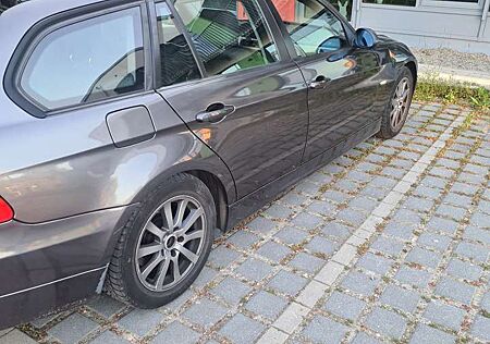 BMW 320i 320 Touring Aut.