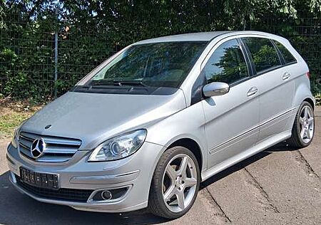Mercedes-Benz B 200 NAVIGATION XENON TEILLEDER ANHÄNGER