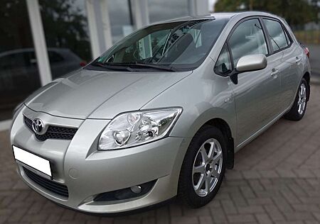 Toyota Auris Team. Neu Bremsen. TÜV 04.27