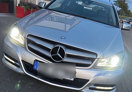 Mercedes-Benz C 180 Coupe BlueEFFICIENCY Navi, Bi Xenon, Sitzh. Top