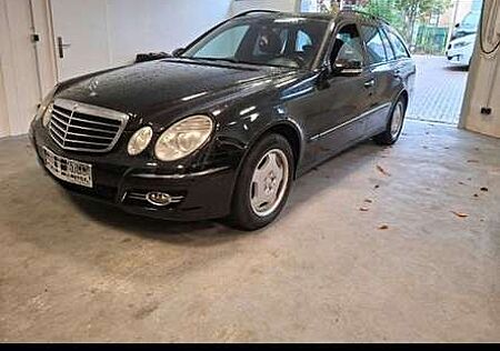 Mercedes-Benz E 280 T CDI AVANTGARDE-LEDER-TEMPO-NAVI-SITZHEIZ