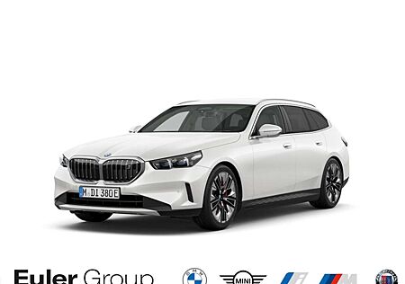 BMW i5 eDrive40 Touring Sportpaket HUD Luftfederung AHK-k