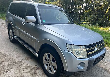 Mitsubishi Pajero 3.2 DI-D Invite;7-Sitze,AHK,Standheizung;MÄNGEL!!