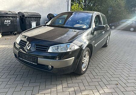 Renault Megane Fließheck 5-Türer 1.6/Tüv 09.2026