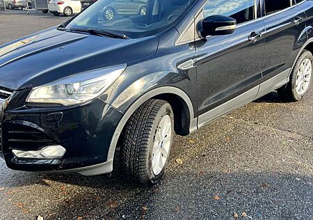 Ford Kuga Titanium 2.0 TDCI 4x4 - Automatik - Sehr gepflegt