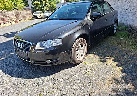 Audi A4 1.6 . Scheckheft Tüv 26 !!