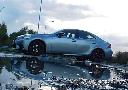 Lexus IS 300 300h