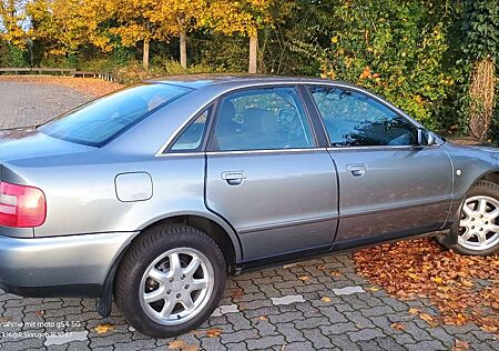Audi A4 2.8 quattro mit 4*Sommerräder ALU