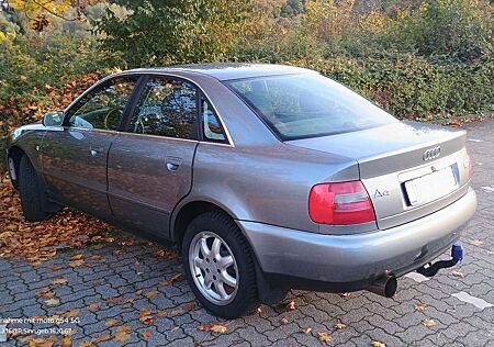 Audi A4 V6,2.8 quattro, AHK , 8fach Alu,Klima