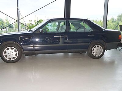 Mercedes-Benz E 260 OLDTIMER H-KENNZEICHEN+SCHECKHEFT+ESSD+TEM