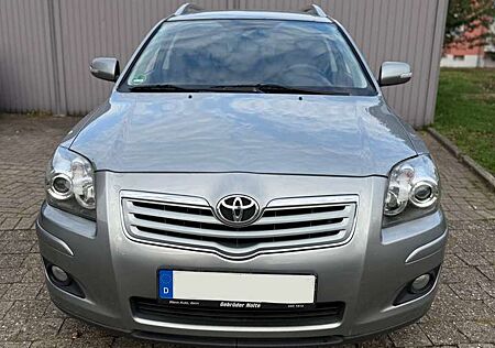 Toyota Avensis 2.0 D-4D Combi Executive