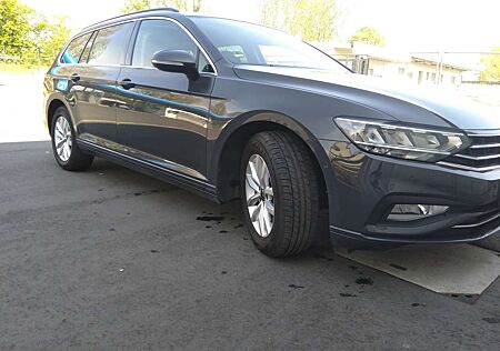 VW Passat Variant Volkswagen 2.0 TDI SCR Elegance