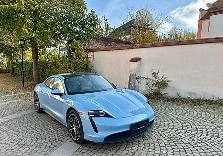 Porsche Taycan PB+93,4kWh*FROZENBLUE+LEDER BEIGE+CHRONO+PANO+VIEW