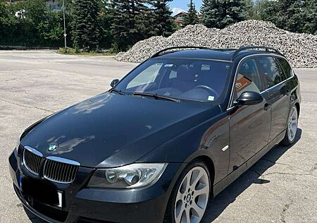 BMW 325xi 325 Touring Aut.INDIVIDUAL