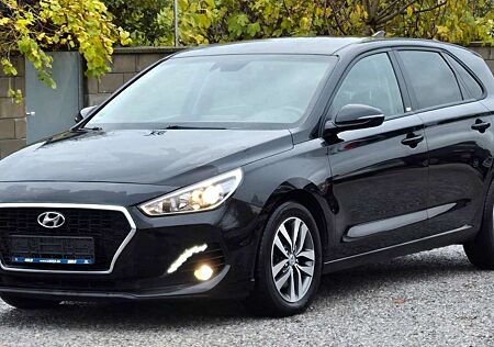 Hyundai i30 AUTOMATIK+NAVI+KAMERA+TEMPOMAT+APPLE/ANDROID