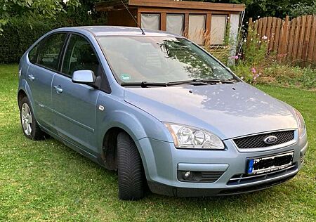 Ford Focus Fließheck 5-Türer 1.6 16V Ambiente