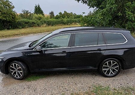 VW Passat Variant Volkswagen 2.0 TDI SCR DSG Business Vollausstattung