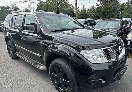 Nissan Pathfinder V6 3.0 dCi 7 PLÄTZE AUTOMATIK LEDER KEYLESS GO