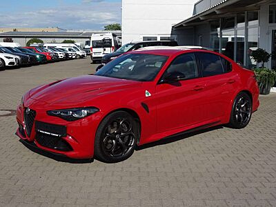 Alfa Romeo Giulia Quadrifoglio *PDC/Kamera/Komfort-Paket*