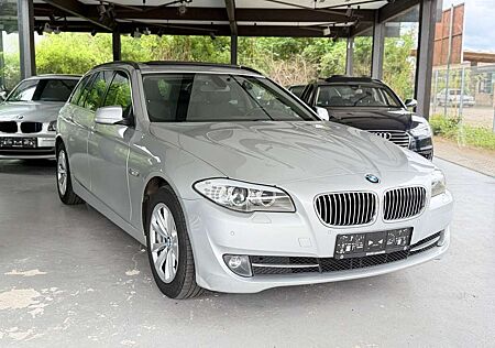 BMW 520 d Touring-Pano-PDC-SHZ-Xenon-Navi