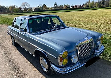 Mercedes-Benz 300 berline de 1972