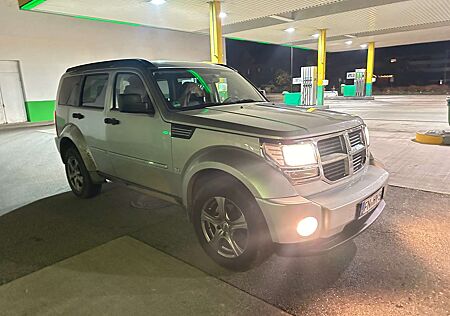 Dodge Nitro 2.8 CRD DPF Automatik SXT 4WD*AHK*KLIMA*TEMP*06/26